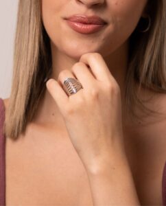 Anillo de plata para completar tu conjunto de madrina