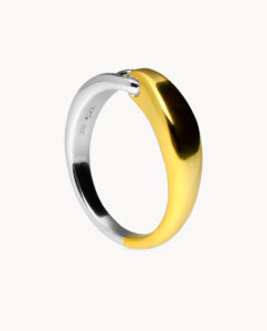 Anillo bicolor oro plata para completar tu look de madrina