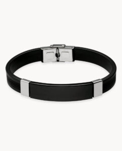 Combinación de reloj en hombre con una pulsera de caucho y plata